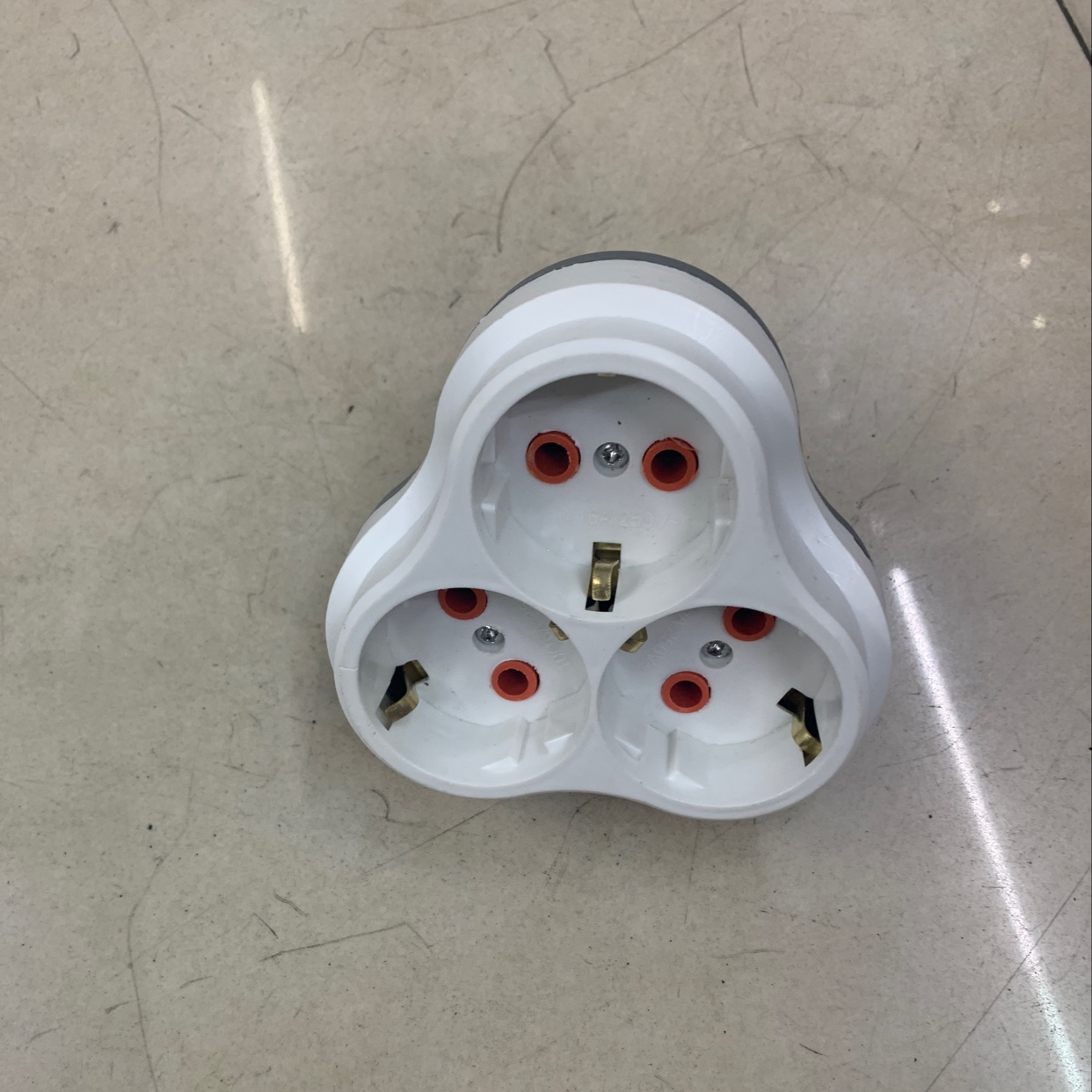 铜的3孔转换插