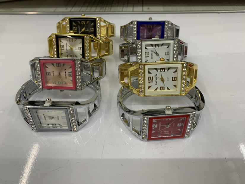 时尚潮流行女士手镯腕表 简约休闲石英配饰手表图