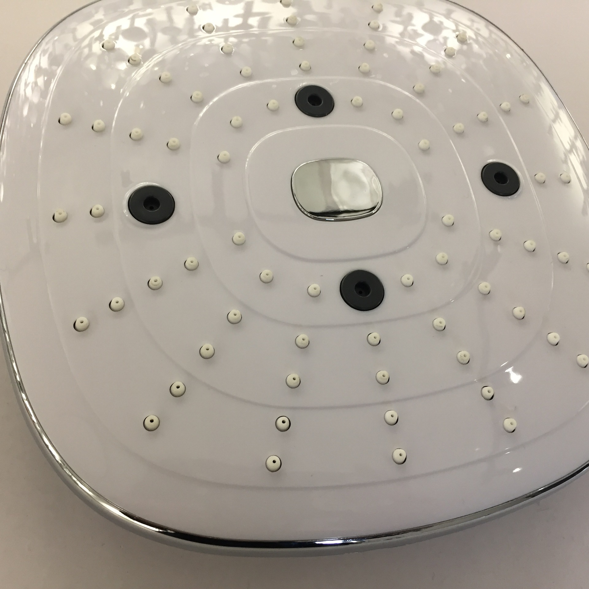 Factory wholesale stock of ABS overhead shower, large shower head, rain shower nozzle, and overhead shower set Application Scenario