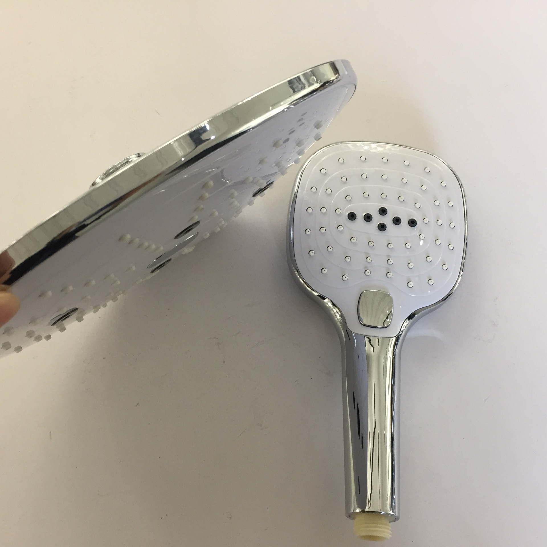 Factory wholesale stock of ABS overhead shower, large shower head, rain shower nozzle, and overhead shower set Item Picture