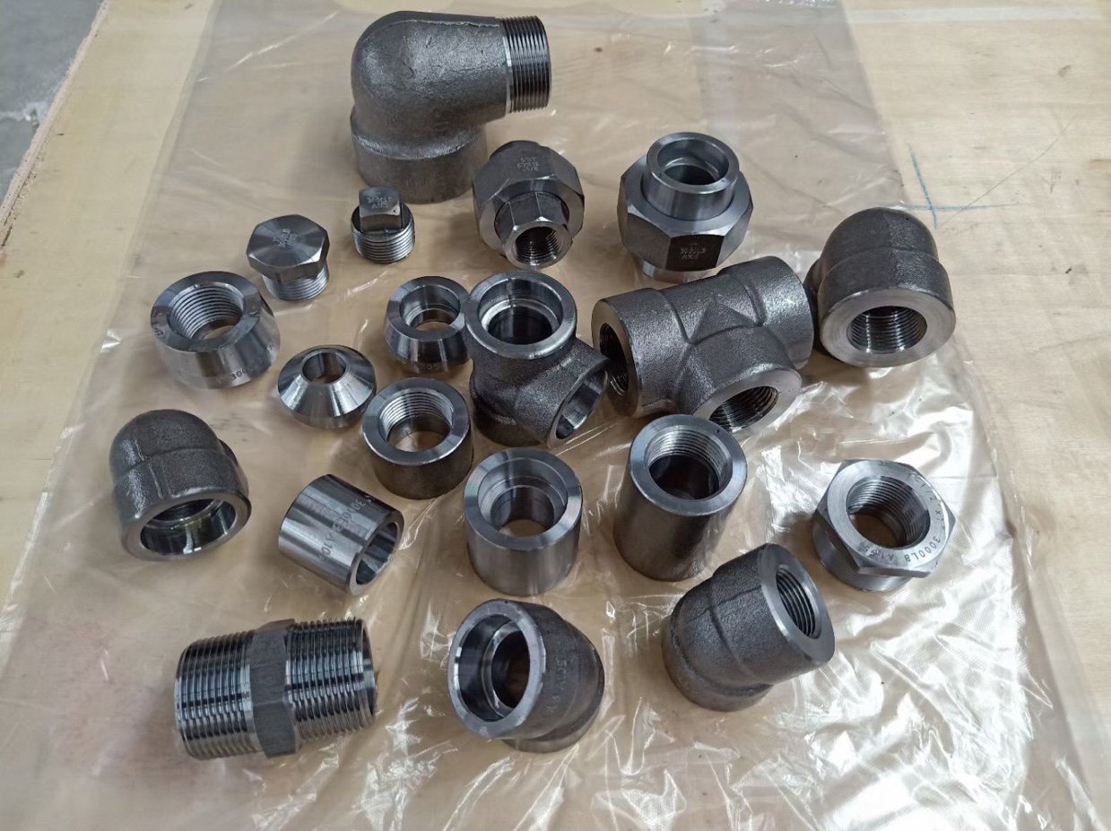 Three barrels of 2000LB socket high-pressure pipe fittings, malleable steel pipe fittings, carbon steel pipe fittings and elbows