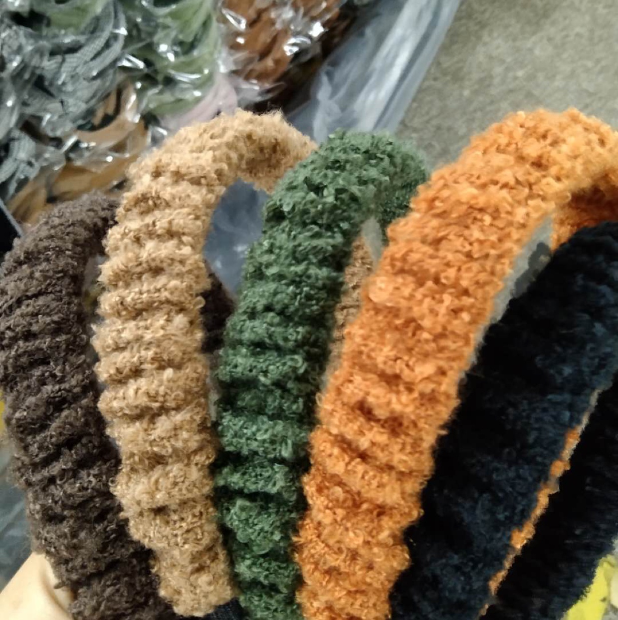 South Korea edition autumn winter new pure color wool wool hair hoop piles up hair hoop to be contracted hair clip pressure hair female