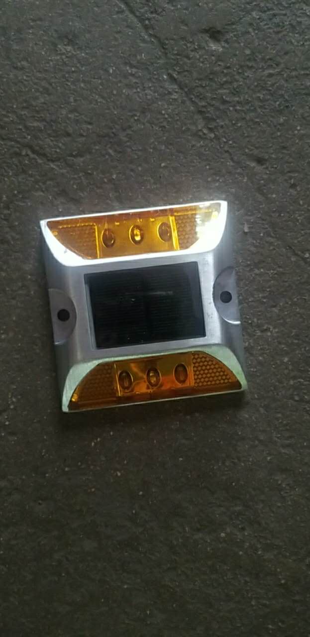 Solar-powered ground lamps details Picture
