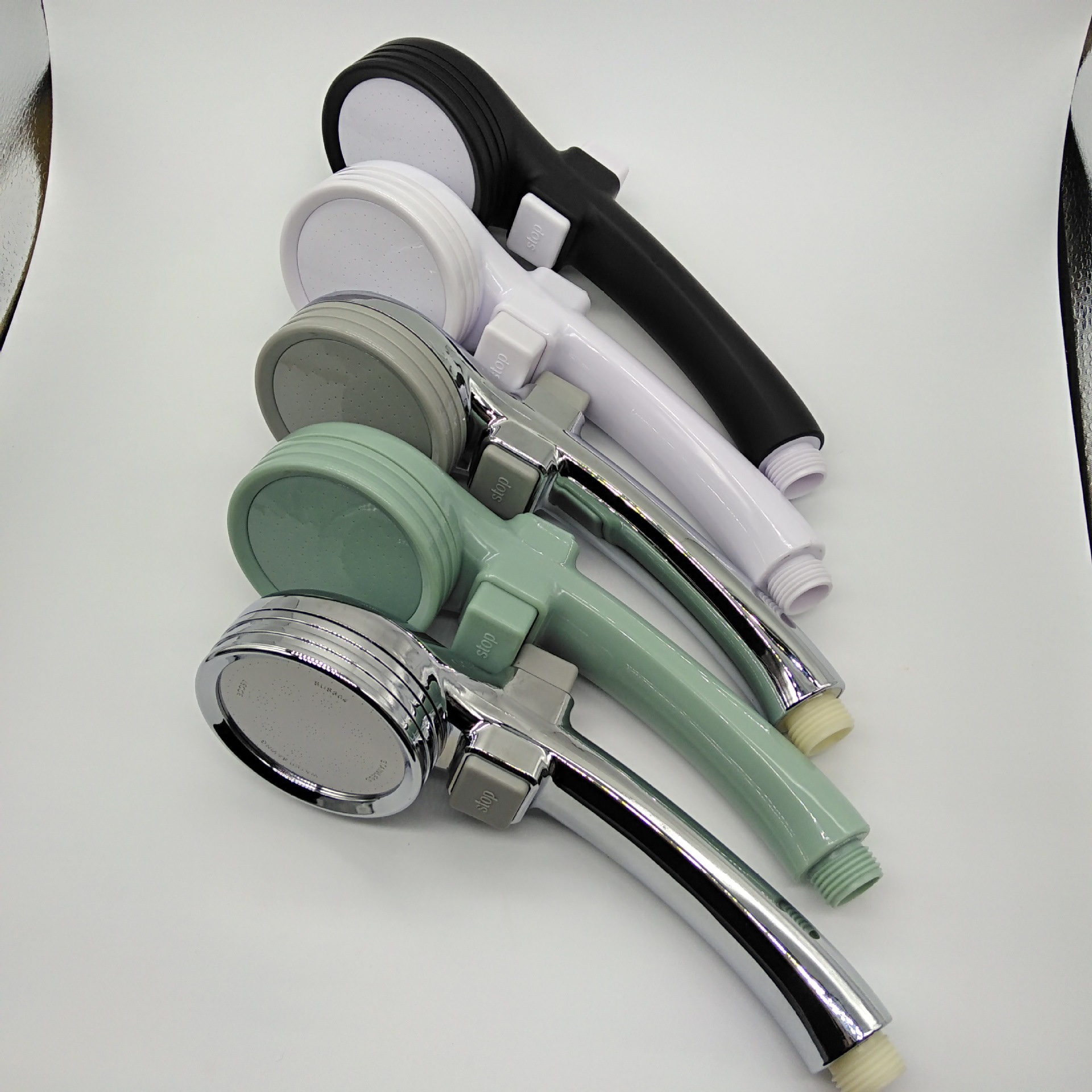 One-button water stop switch, shower head pressurized water saving, detachable washable shower head, hand-held Japanese shower head Application Scenario