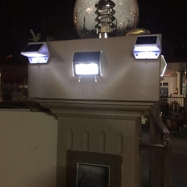 Solar-powered aluminum integrated street lamp