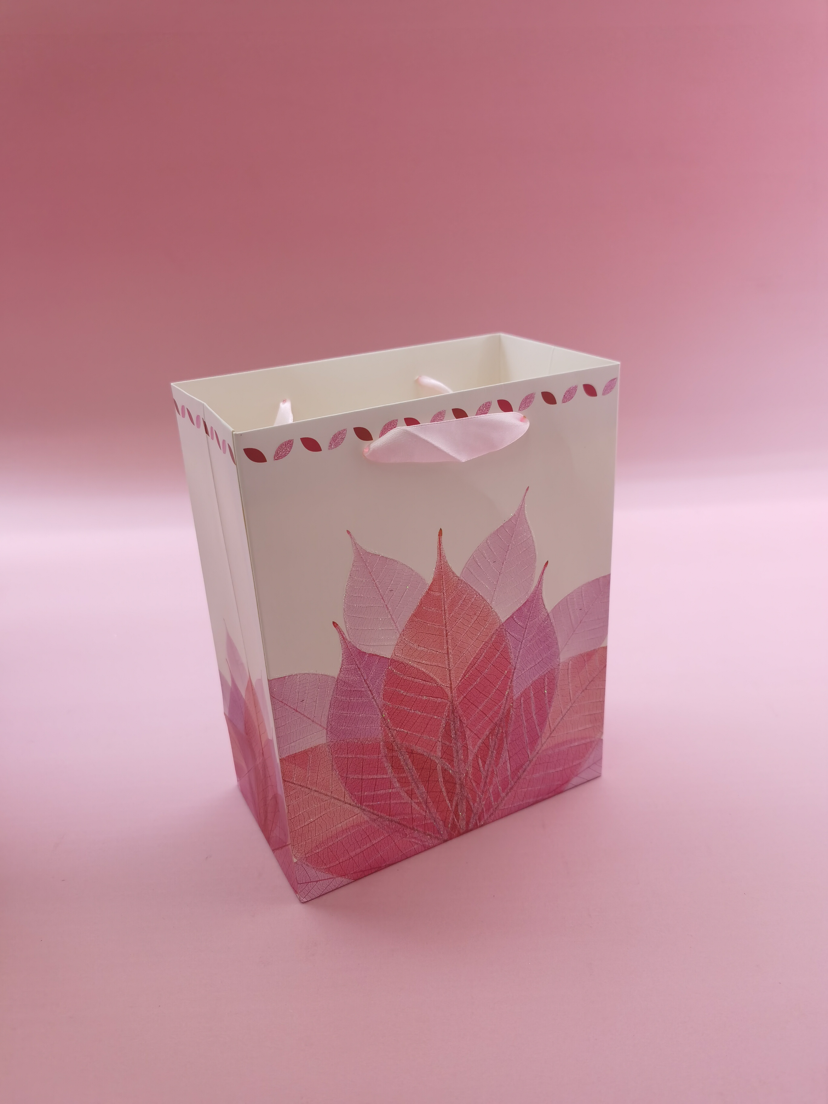 Handbags, paper bags, gift bags, packaging bags undefined