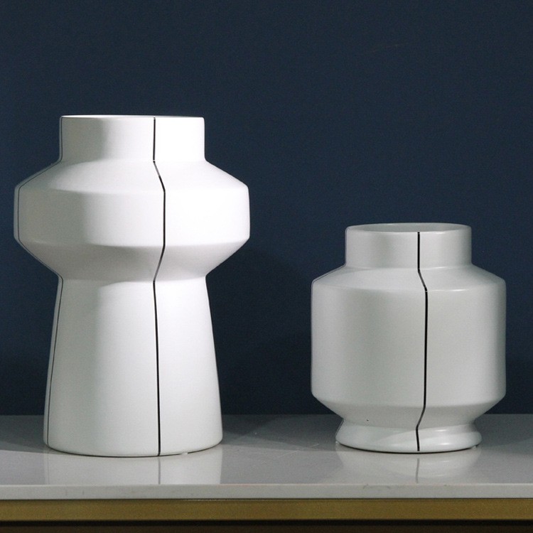 The new hand-pulled prefabricated flower vases with simple black lines and ceramic vase decorations are ideal soft furnishings for the new Chinese-style living room detail image 1