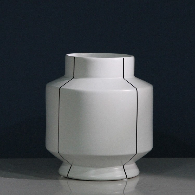 The new hand-pulled prefabricated flower vases with simple black lines and ceramic vase decorations are ideal soft furnishings for the new Chinese-style living room detail image 4