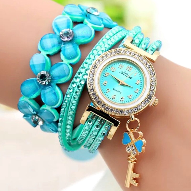 The new Amazon AliExpress hot-selling watch features a long band with three laps of water diamonds and is a fashionable and decorated women's watch detail image 3