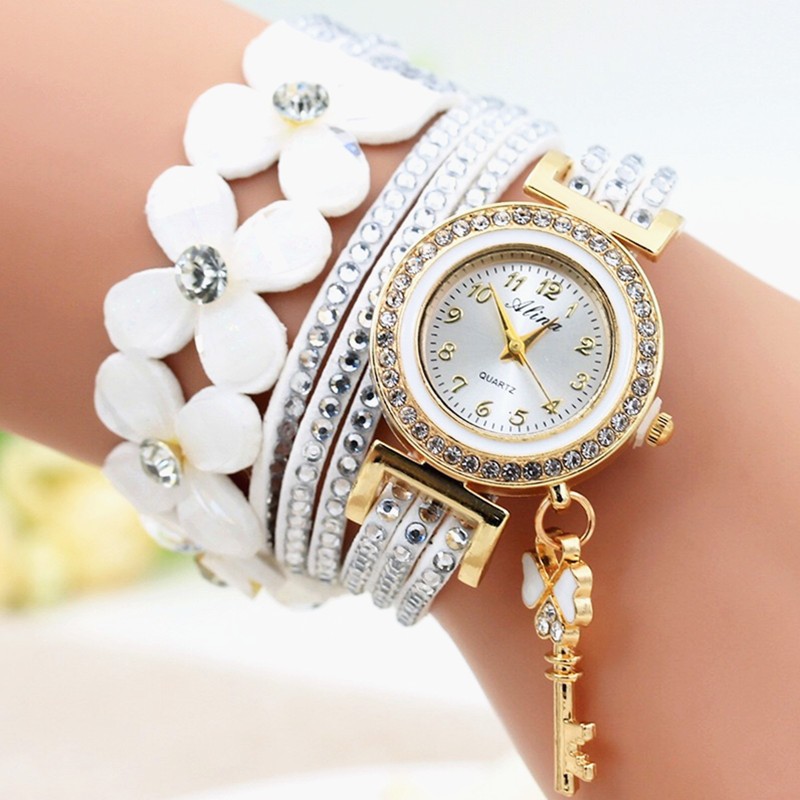 The new Amazon AliExpress hot-selling watch features a long band with three laps of water diamonds and is a fashionable and decorated women's watch detail image 2