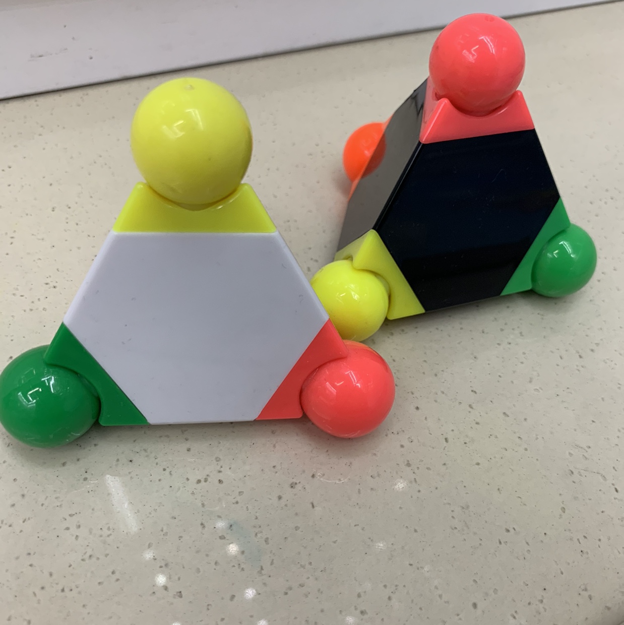 Three-dimensional triangular highlighter model highlighter multi-color highlighter pyramid highlighter