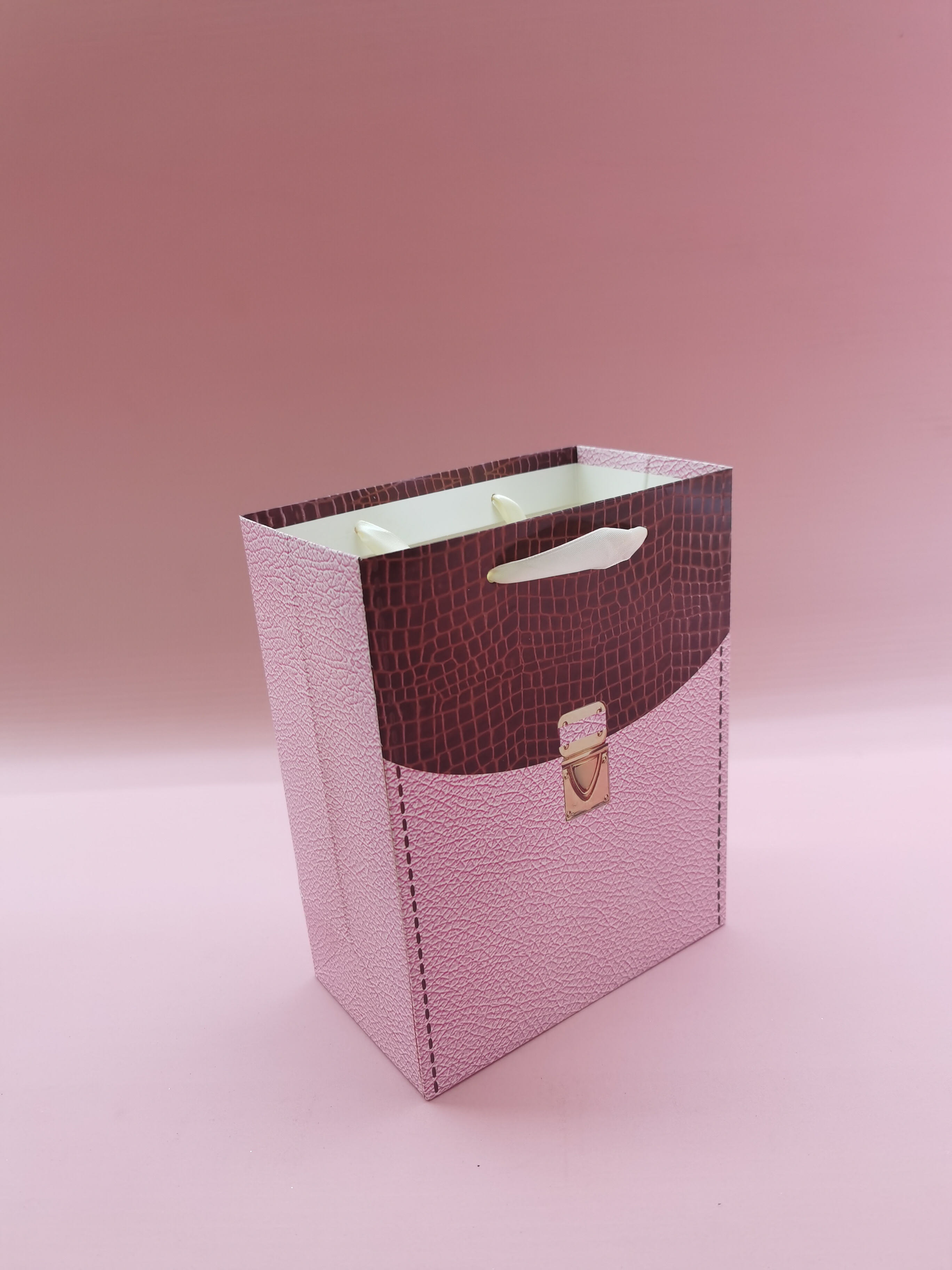 Factory direct sales of exquisite gift packaging bags and shopping bags detail image 3
