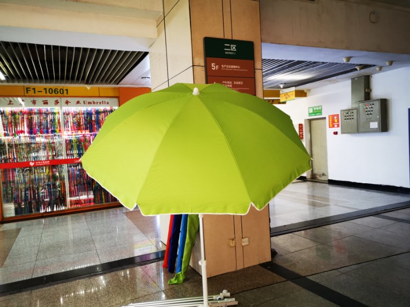 Factory direct sales of 200CM plain silver gel polyester beach umbrellas Application Scenario
