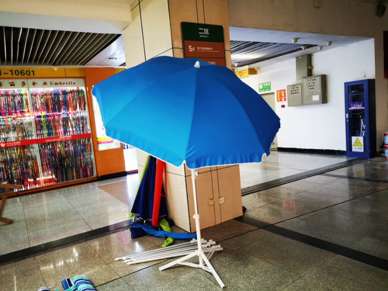 Factory direct sales of 200CM plain silver gel polyester beach umbrellas detail image 10