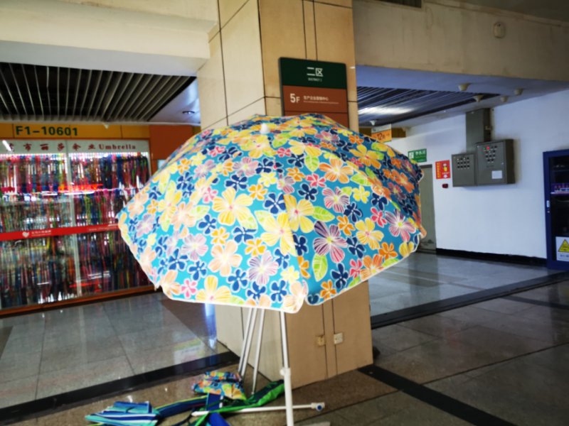 200CM aluminum pole beach umbrella, patterned silver glue polyester umbrella, high-grade zinc alloy steering center column umbrella detail image 4