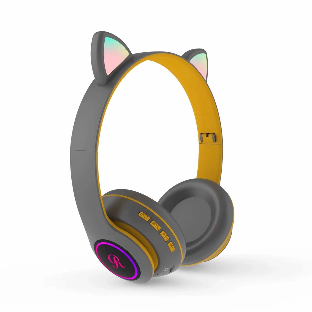 66BT猫耳朵蓝牙耳机白底实物图