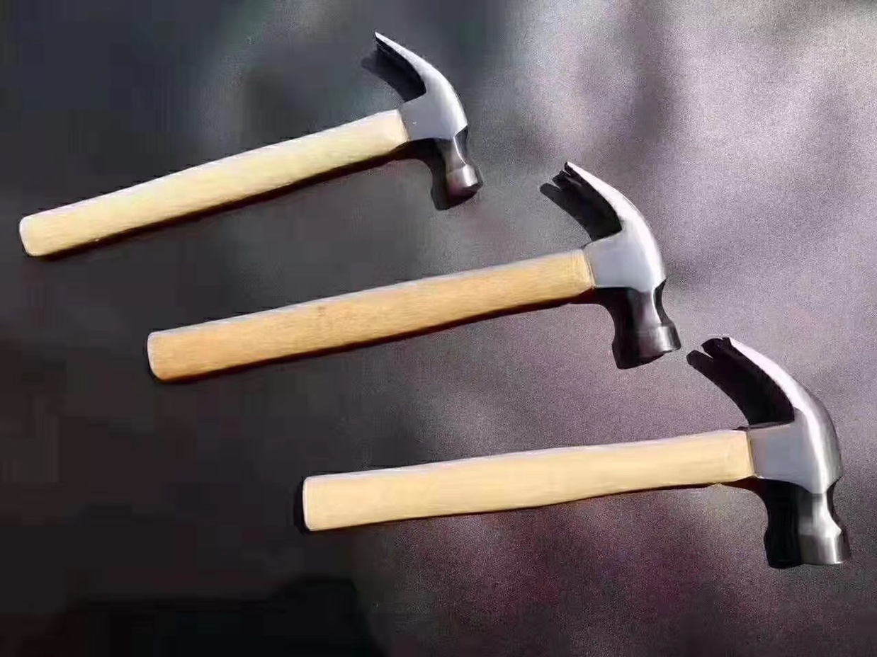 Claw hammer with wooden handle. 500g Claw hammer thumbnail