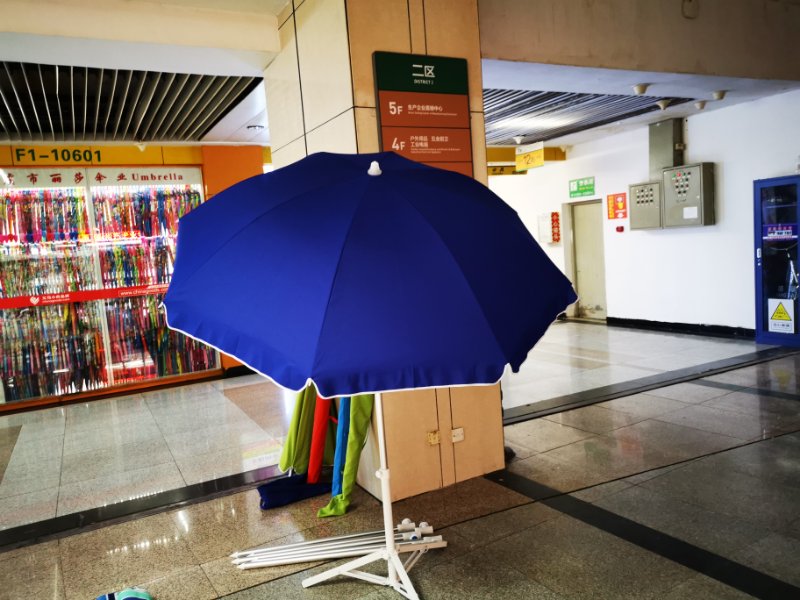 Factory direct sales of 200CM plain silver gel polyester beach umbrellas detail image 3