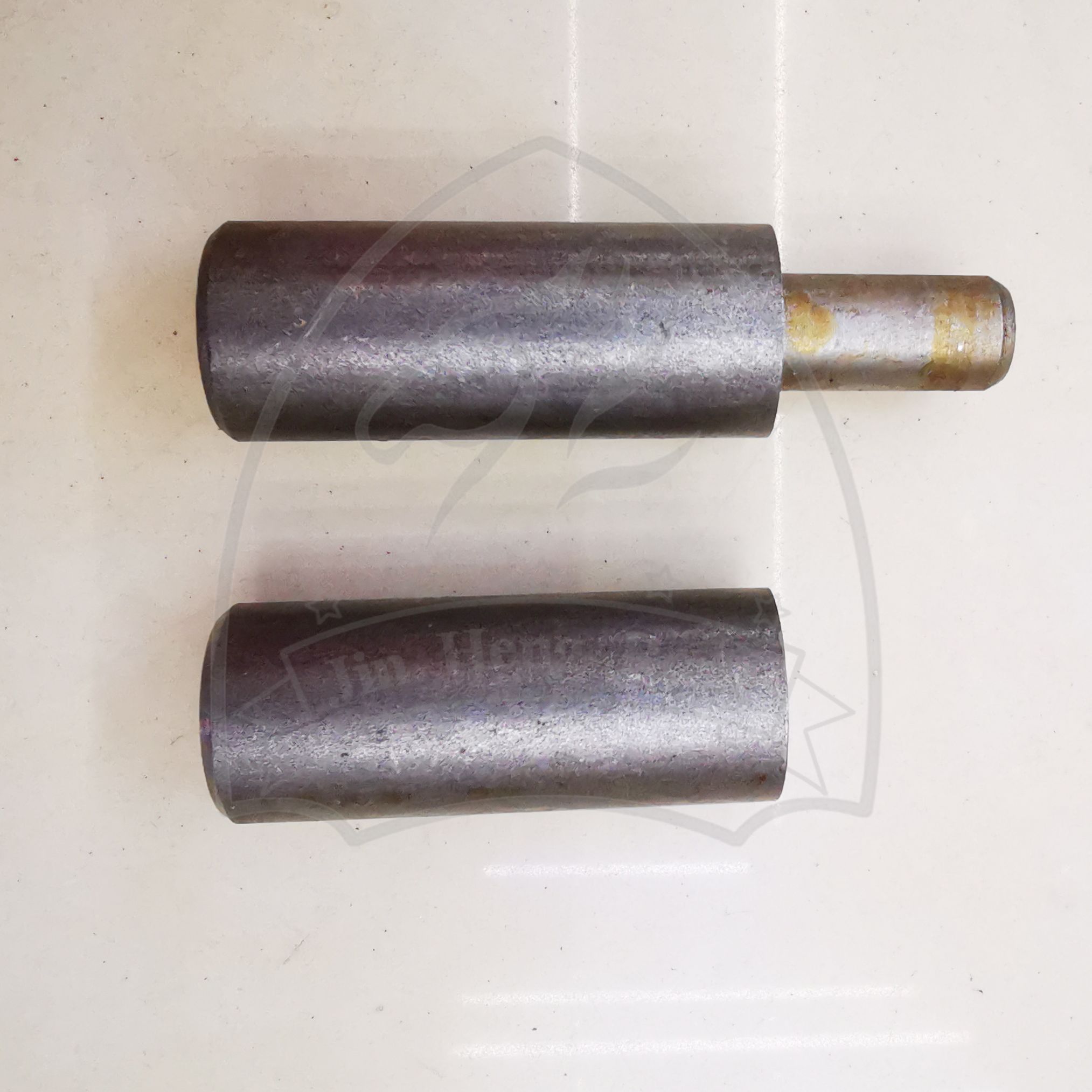 Cylindrical door shaft welded hinge door hinge iron hinge unloading door shaft hinge welded iron door shaft Application Scenario