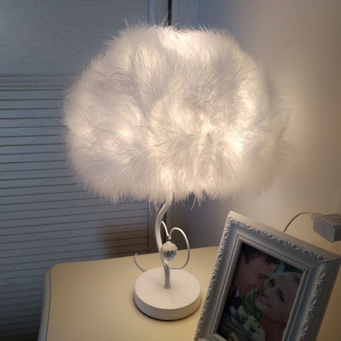 Feather bedside lamp bedroom lamp warm dream romantic room living room simple personality creative Nordic feather lamp