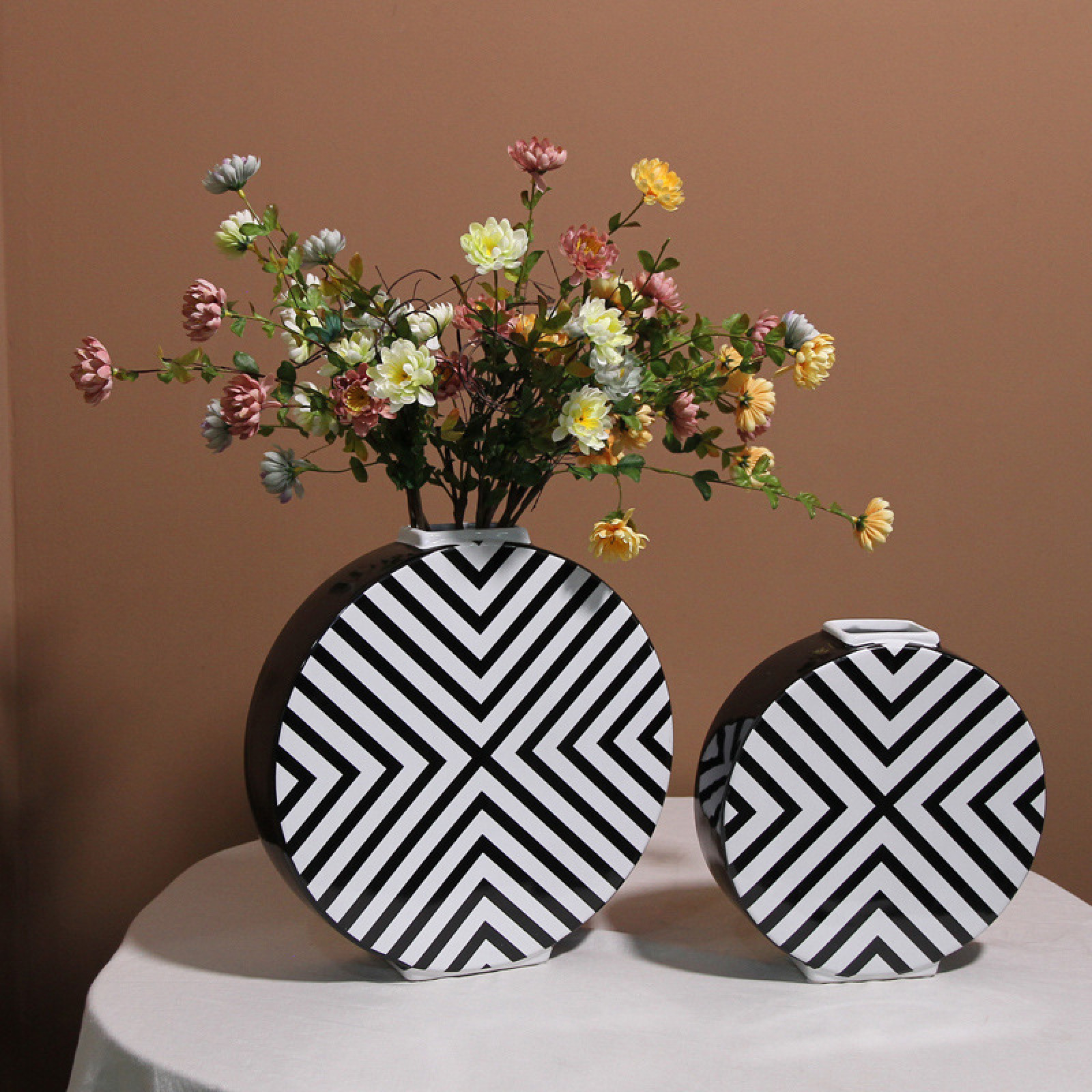 Simple home living room decorations, creative geometric line ceramic vases, modern flower arrangement vases and ornaments detail image 5