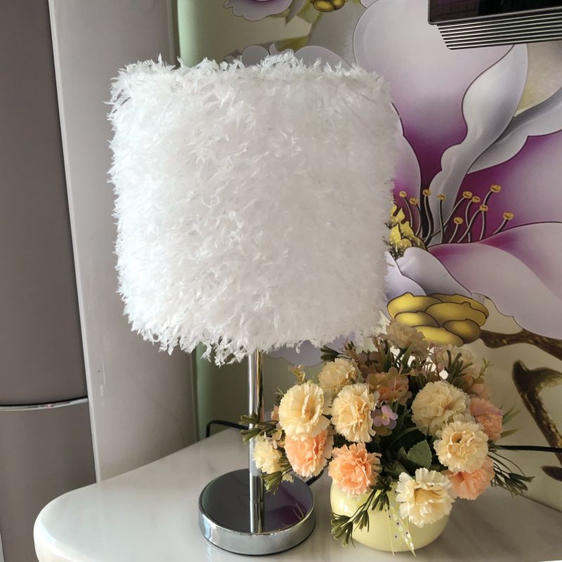 European-style bedroom, truly imitating feather lamp, princess room, modern and simple desk, eye-protecting and warm, small feather bedside lamp details Picture