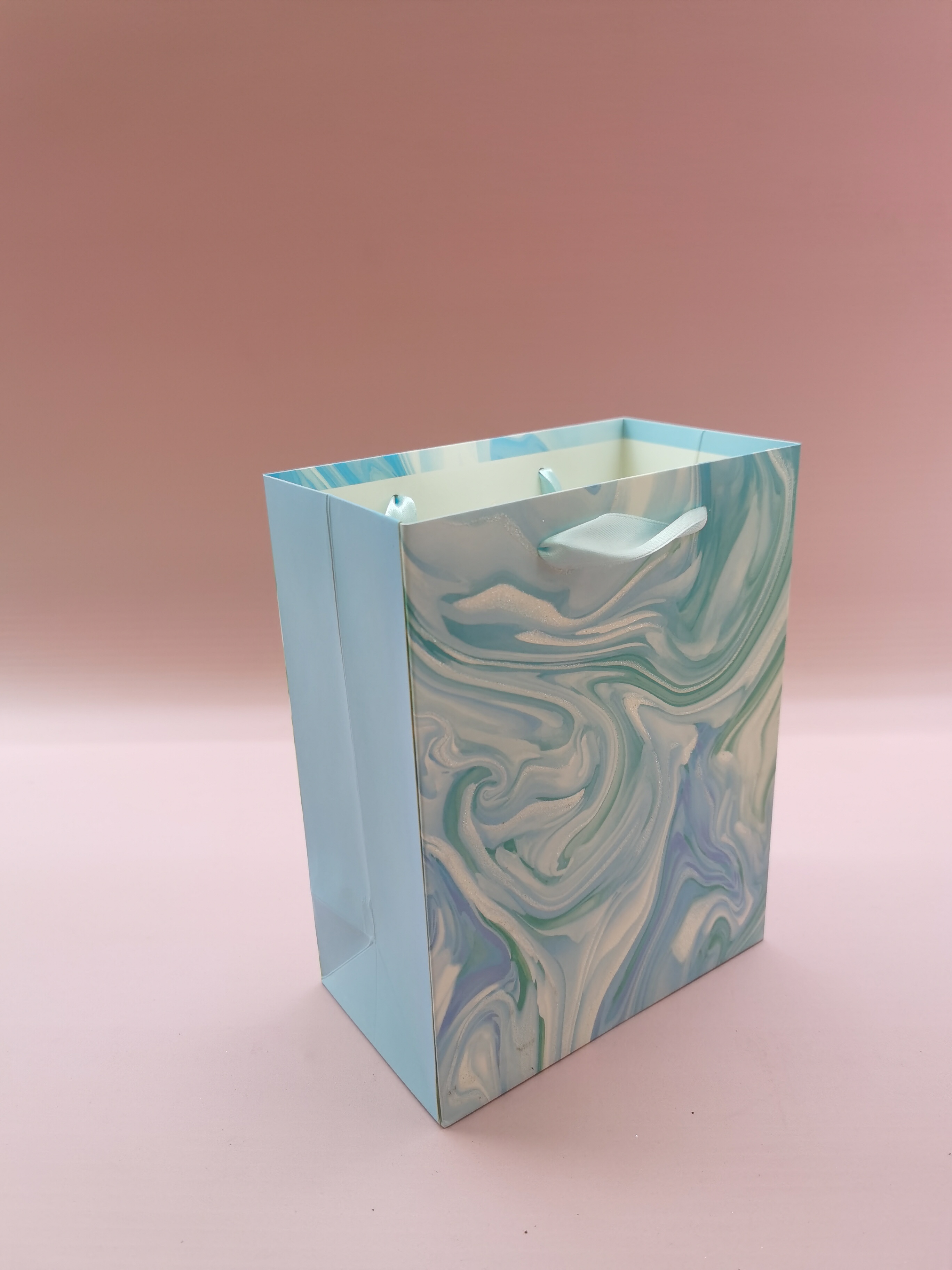 In-stock paper bags and gift bags Application Scenario