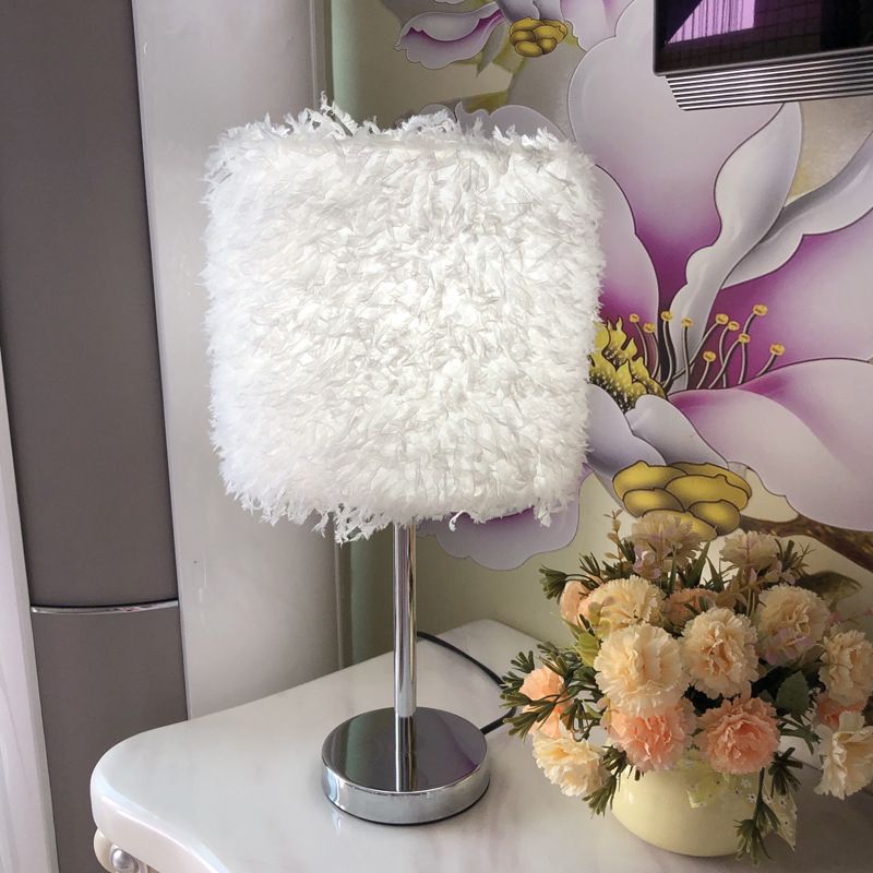 European-style bedroom, truly imitating feather lamp, princess room, modern and simple desk, eye-protecting and warm, small feather bedside lamp