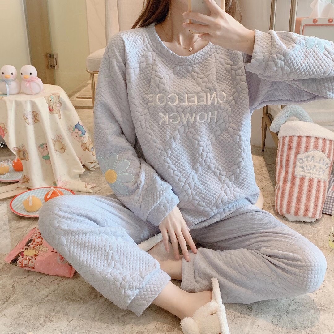 Autumn and winter new Korean-style fashionable casual set for home ladies, warm cartoon letter pajama set, air cotton detail image 2