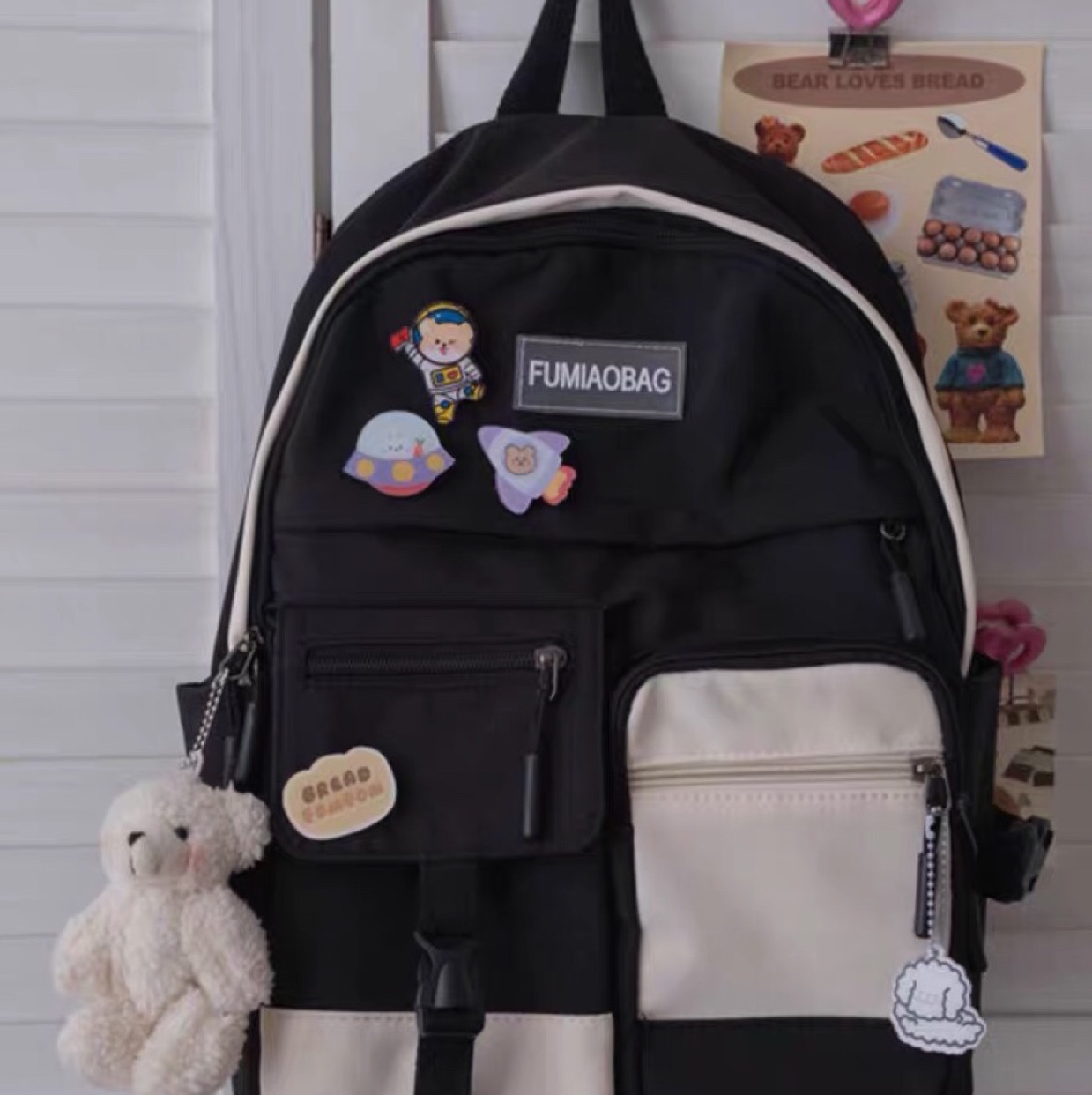 A new Japanese-style, South American-style and Korean-style fashionable casual backpack