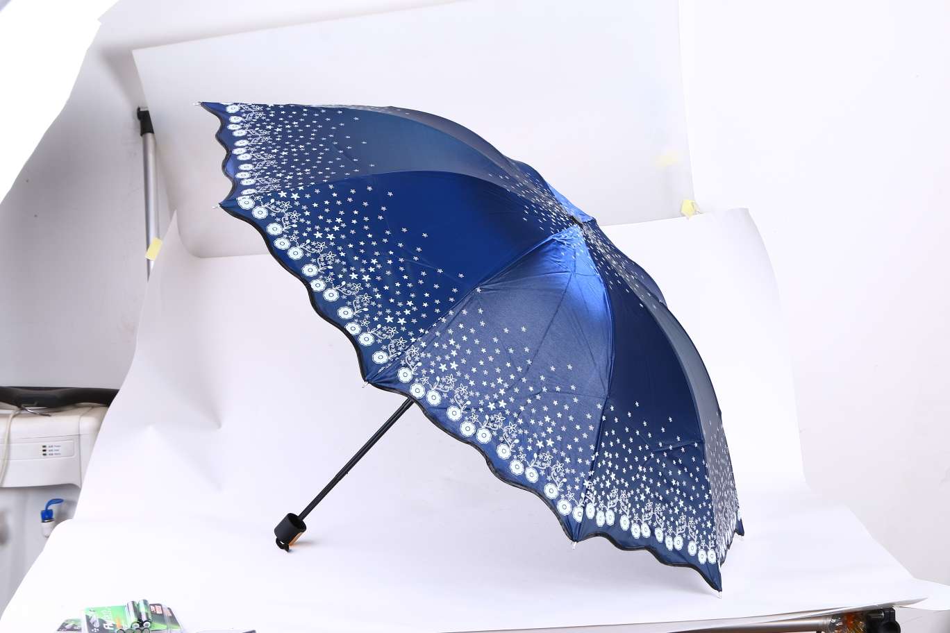 2026 Chameleon Black Rubber Umbrella with ruffled edges, 10 bones, 65 cm