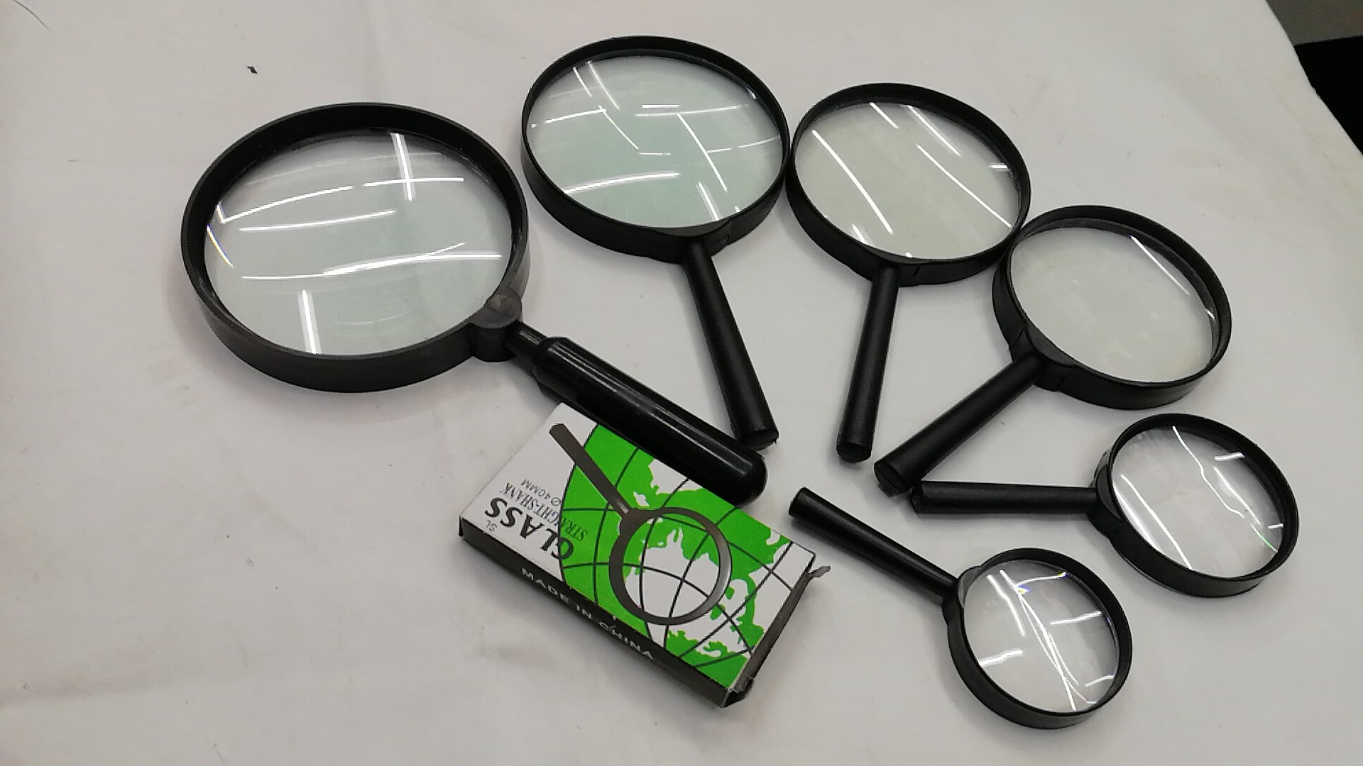 Factory Direct Sales; Wholesale Supply Of Magnifying Glasses Of All Sizes. Acrylic Magnifier, As Magnifier, Stationery Set For Students, Newspaper Magnifier For The Elderly Item Picture