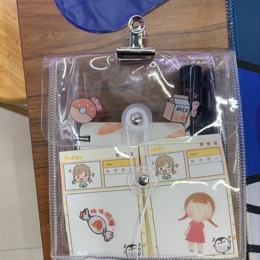 The high-end pvc cosmetic bags, inner garment bags and gift bags are cute
