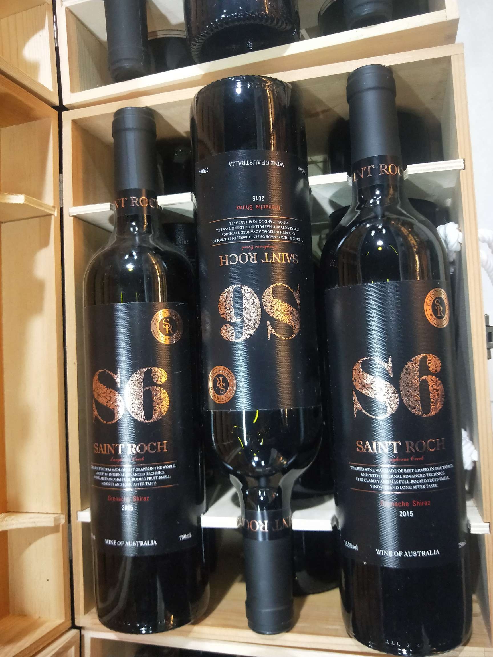 Original imported Sunnoc s6 Shiraz Cabernet Sauvignon Dry Red wine in its original bottle detail image 3