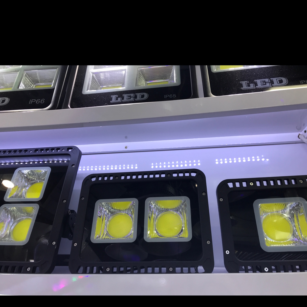 Outdoor Lighting Billboard Light Waterproof Floodlight Highlighting details Picture