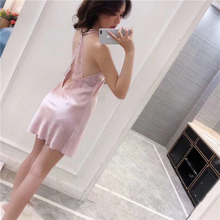 Summer 2020 new Victoria's Secret sexy and romantic women's pajamas, women's halter tops, strapless, slit nightgowns, bathrobes, satin chiffon loungewear, seductive and romantic detail image 2