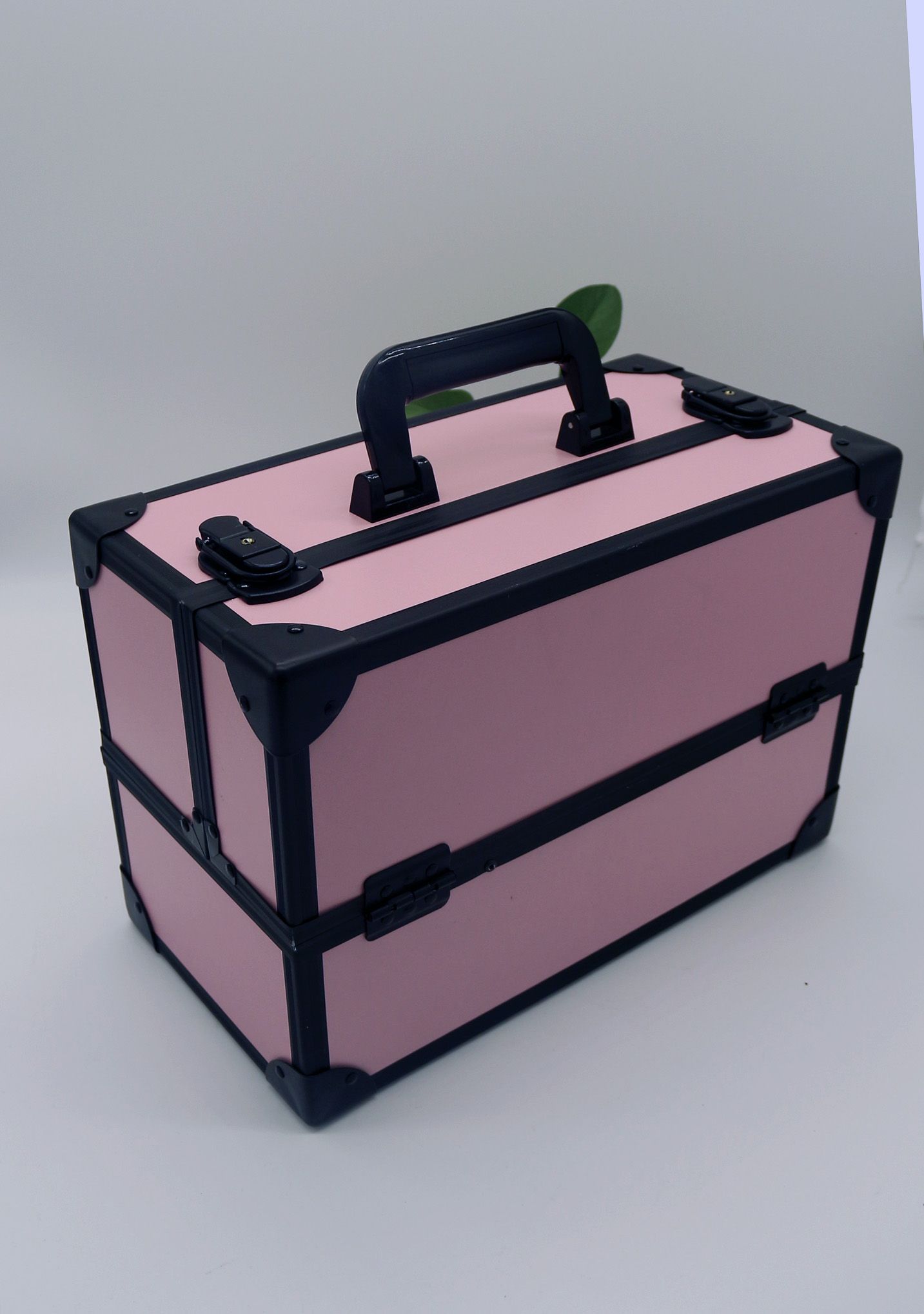 The classic professional cosmetic case of 2020 can be customized with a toolbox of multi-functional jewelry boxes full figure