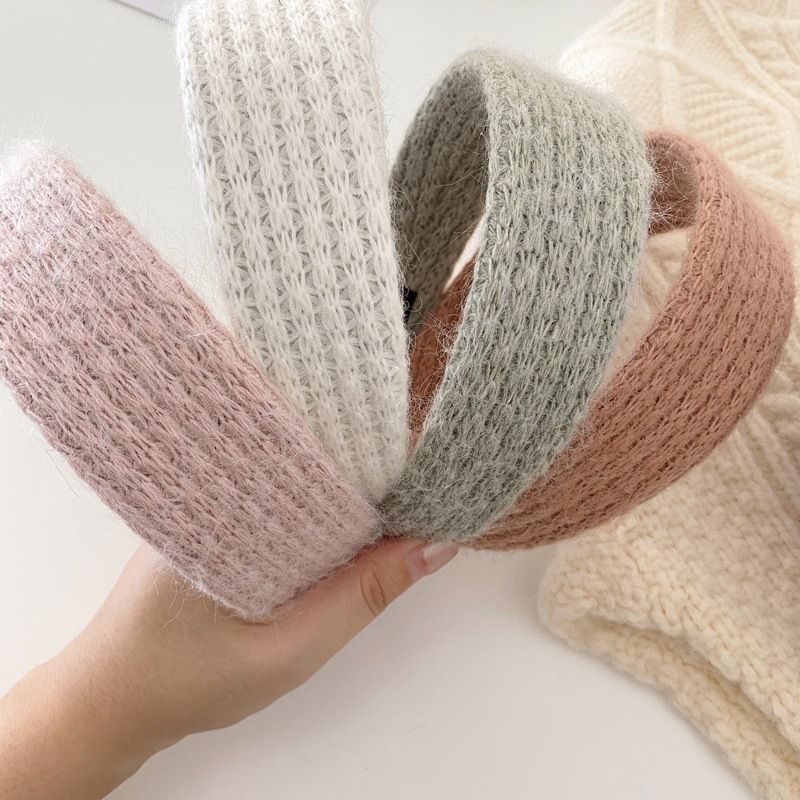 Gentle vintage wool headband Mohair knit headband wide edge haircard network red temperament pressure hair accessories Headwear lady Application Scenario