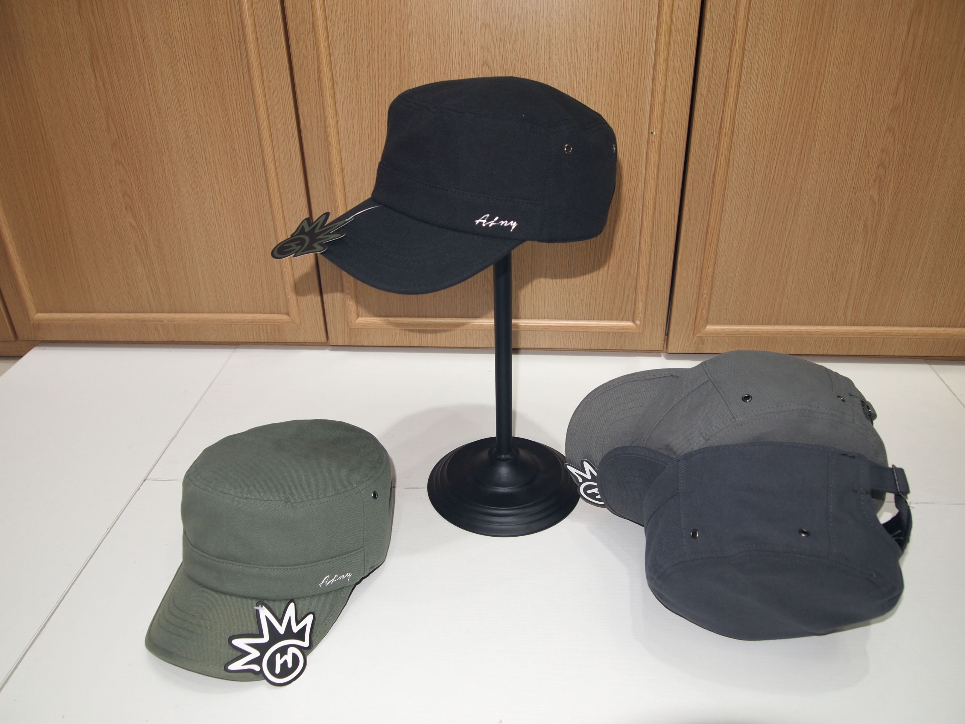 Korean men's and women's flat caps, military caps thumbnail