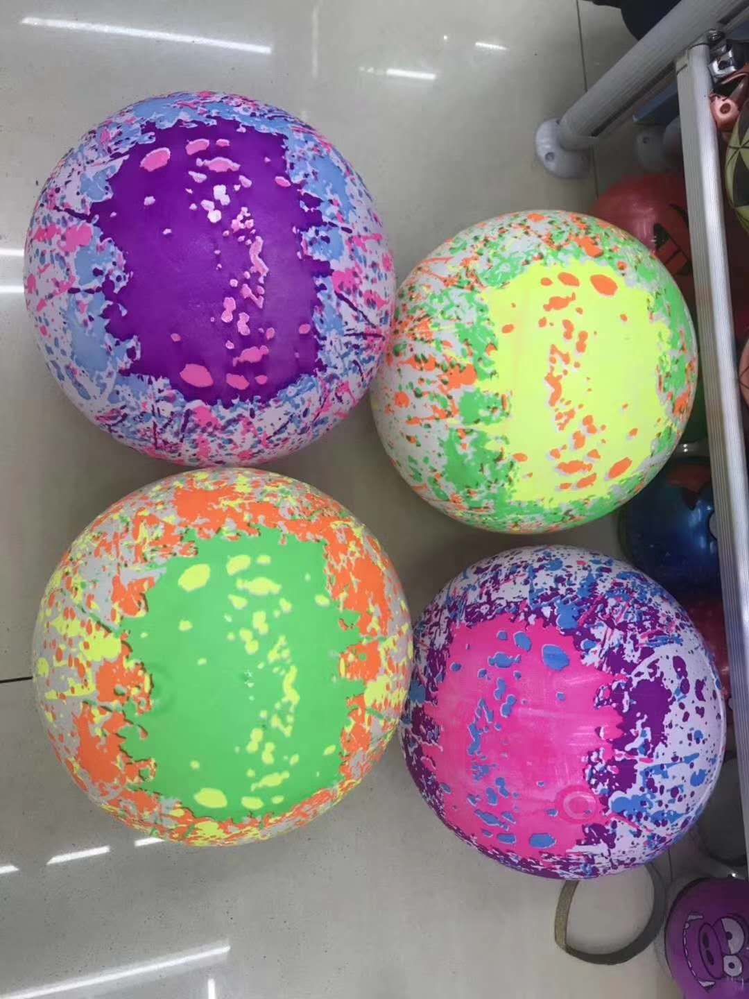 Custom-made 9-inch children's fluorescent flower balls with various orange flower balls and classic fluorescent footballs detail image 3