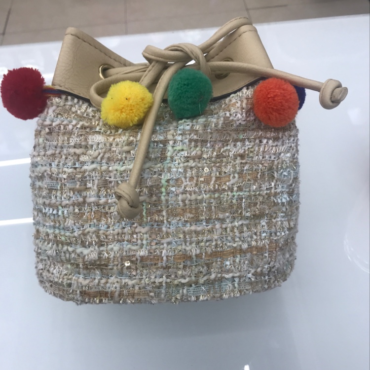 小香风可爱彩色毛球包包