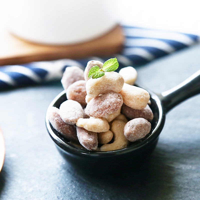 Tom Farm Honey Butter Cashew nuts detail image 2