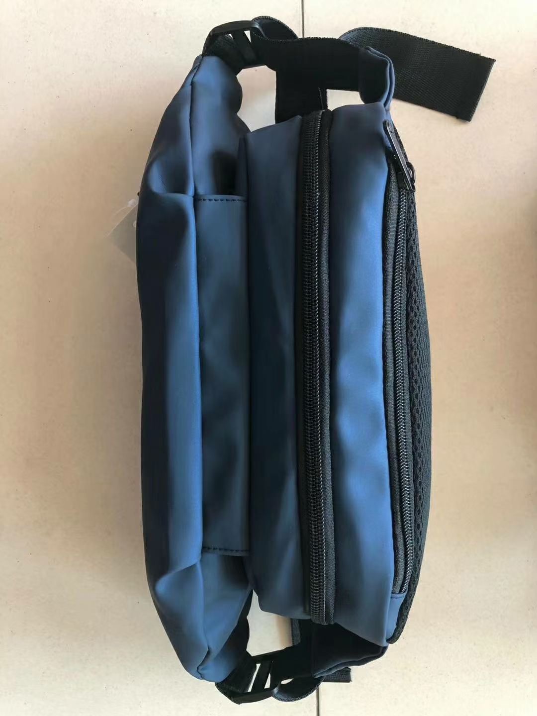 最新时尚男女腰包细节图