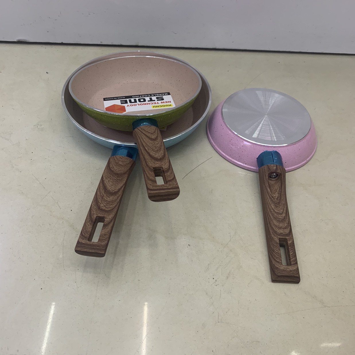 A 12cm wood-grain frying pan