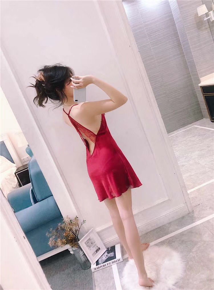 Summer 2020 new Victoria's Secret sexy and romantic women's pajamas, women's halter tops, strapless, slit nightgowns, bathrobes, satin chiffon loungewear, seductive and romantic detail image 6