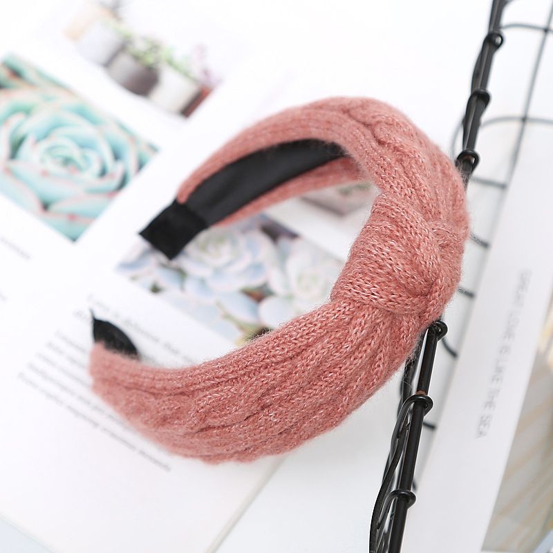 Cross-border new autumn and winter hair accessories retro wool braid knotted headband Amazon explosive wide edge plush headdress details Picture