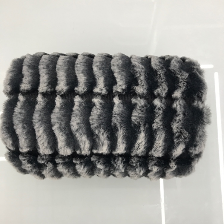 黑白波浪纹兔毛小包