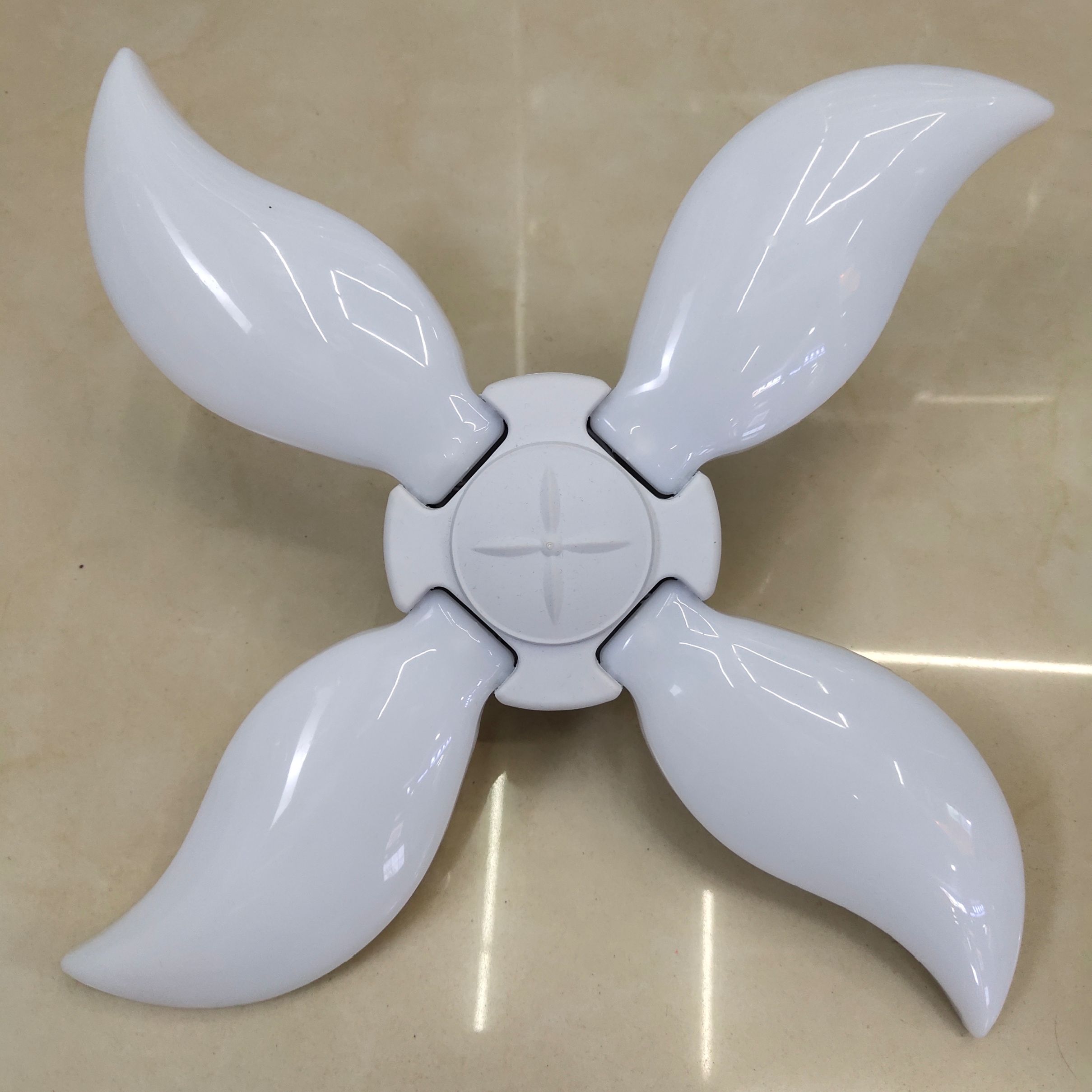 Mango four-leaf lamp, multi-leaf lamp, folding lamp, screw-mount, white light 60W