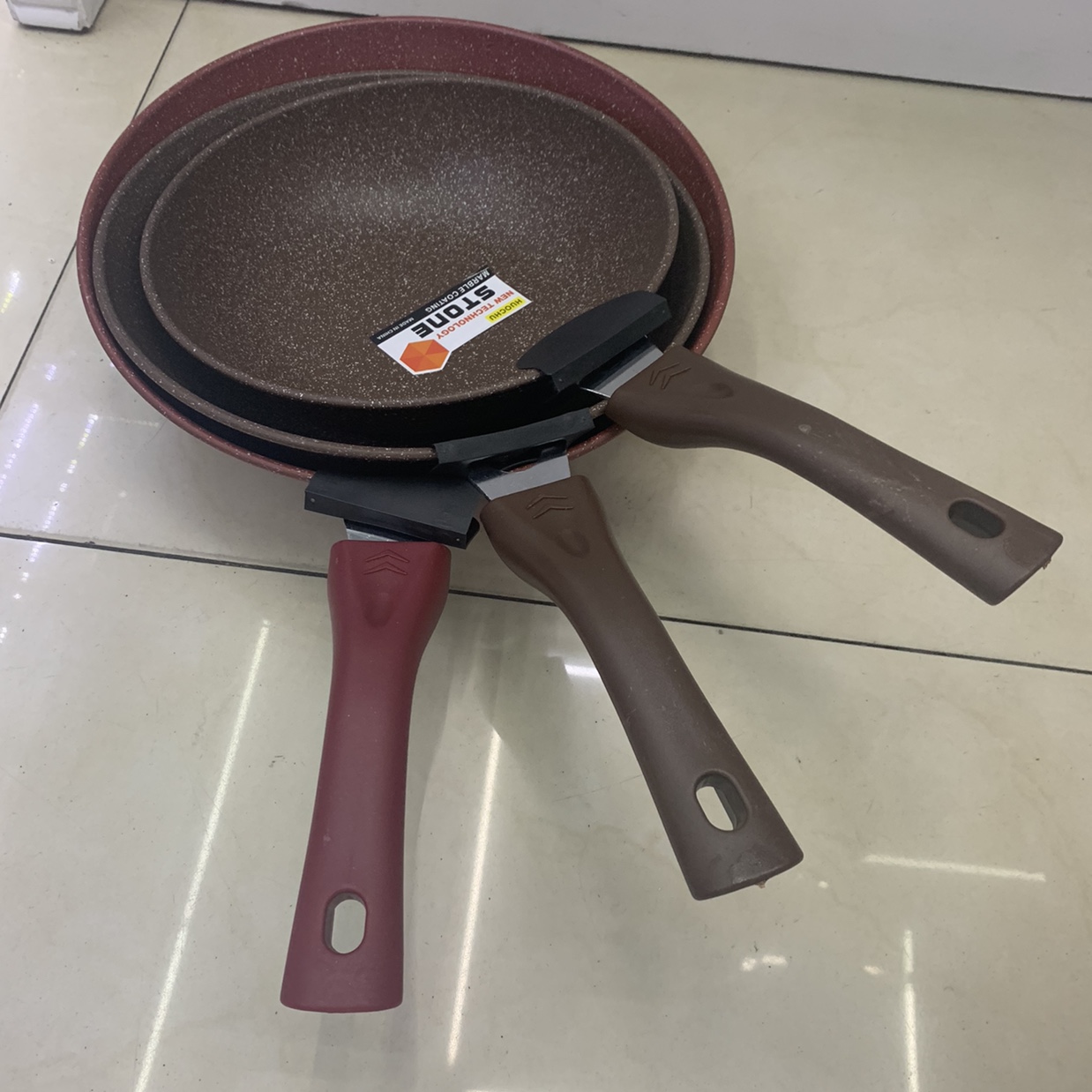 25 Thickened rubber-handled wok with marble
