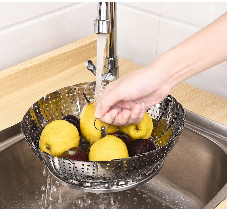Multifunctional Lotus Folding Steamer Tray Stainless Steel Household Steamer Rack Can Be Used As A Fruit Basket Water Steamer Application Scenario